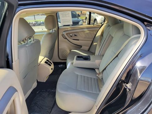 Used 2017 Ford Taurus SE image 4