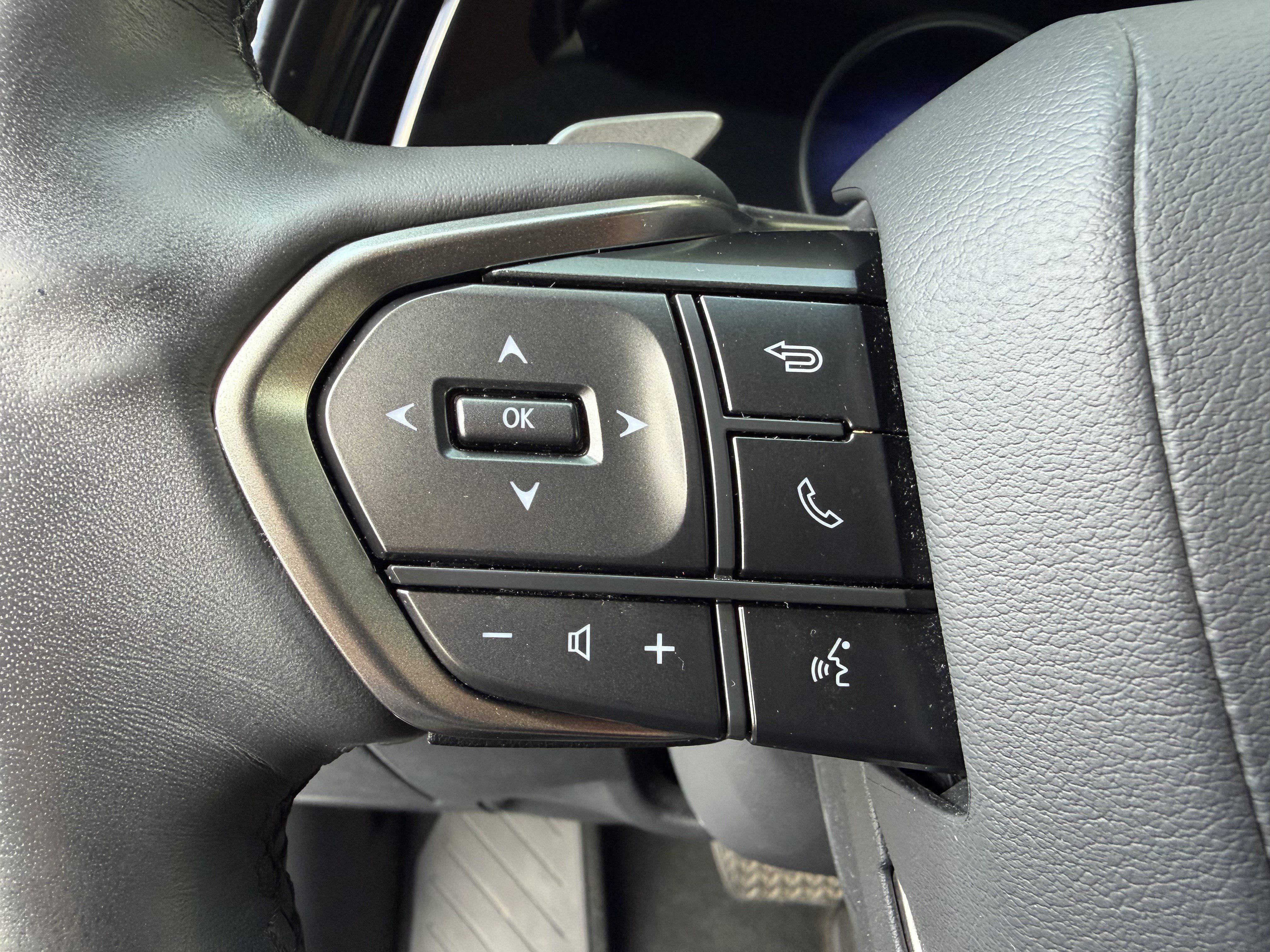 Used 2023 Lexus RX 350h w/ Accessory Package (2T) AWD/4WD image 18