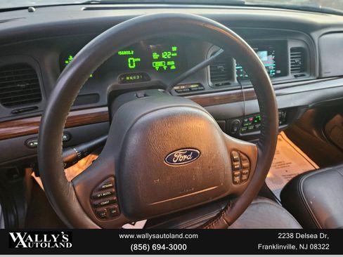 Used 2003 Ford Crown Victoria LX image 21