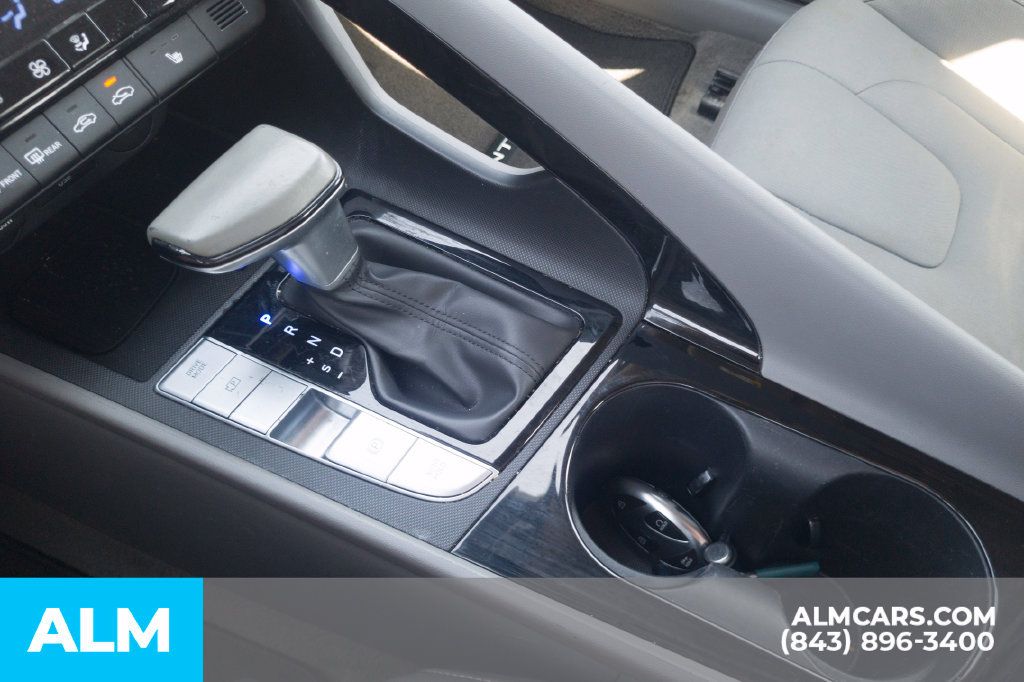 Certified 2025 Hyundai Elantra SEL FWD image 28