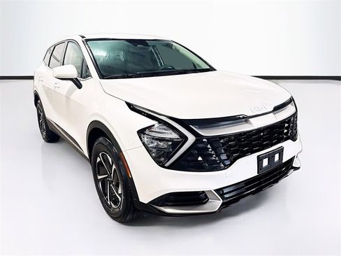 Used 2023 Kia Sportage LX image 1