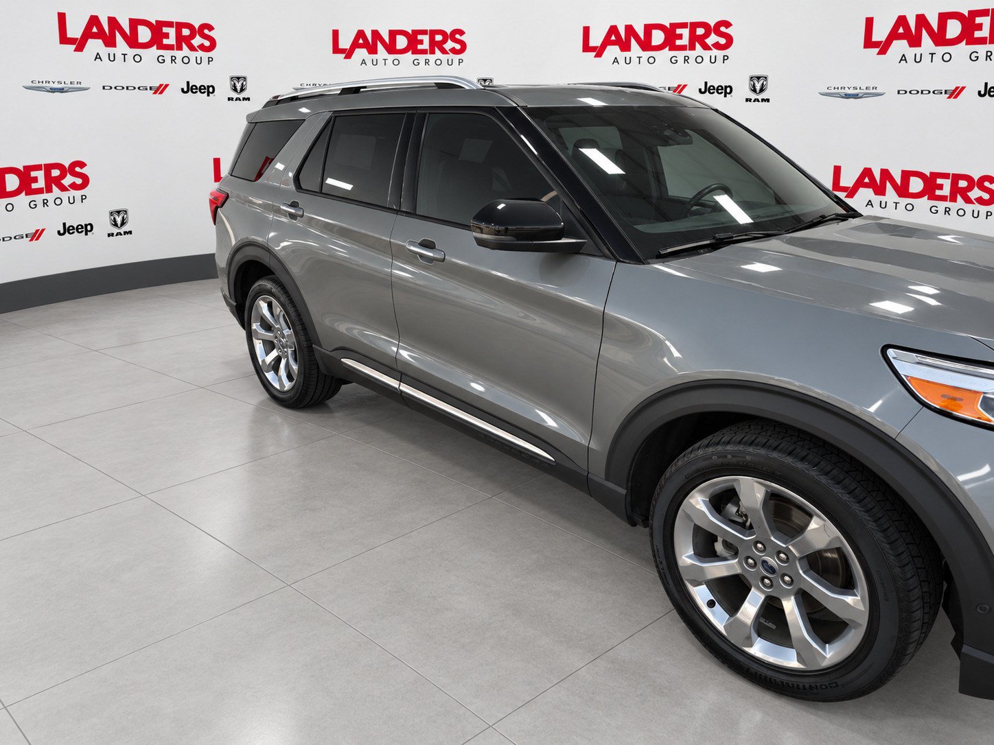 Certified 2020 Ford Explorer Platinum w/ Premium Technology Package AWD/4WD image 3