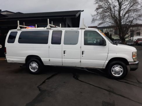 Used 2009 Ford E-350 and Econoline 350 XLT image 11