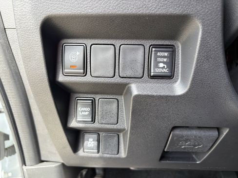 Used 2025 Nissan Frontier SV w/ SV Convenience Package image 13