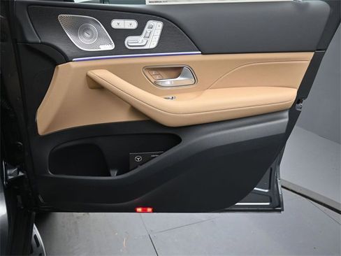 New 2026 Mercedes-Benz GLS 450 GLS 450 image 32