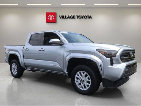 Certified 2025 Toyota Tacoma SR5 AWD/4WD image 7