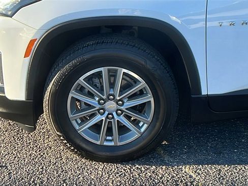 Certified 2023 Chevrolet Traverse LT image 9