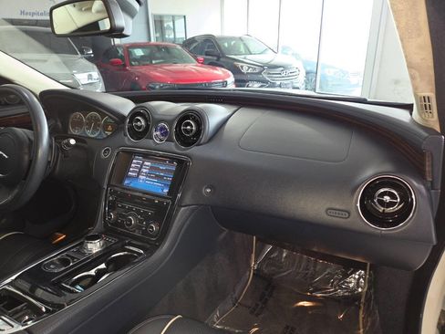 Used 2011 Jaguar XJ L Supercharged image 33