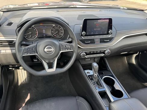 Used 2024 Nissan Altima 2.5 SV FWD image 11