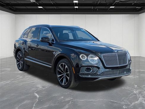 Used 2018 Bentley Bentayga image 12