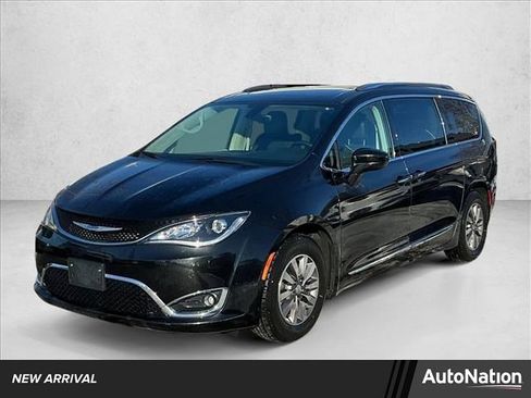 Used 2019 Chrysler Pacifica Touring-L Plus image 1
