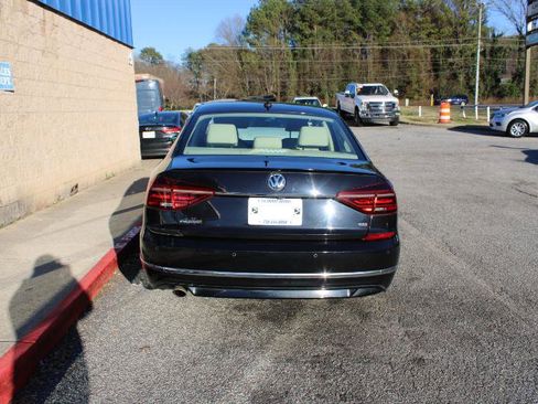 Used 2019 Volkswagen Passat 2.0T SE R-Line image 5