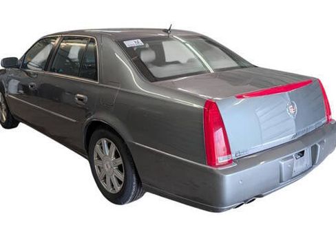 Used 2007 Cadillac DTS Luxury II FWD image 3