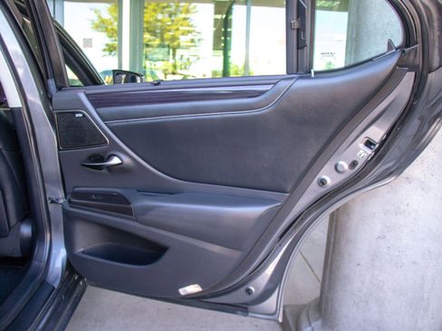 Used 2019 Lexus ES 350 Ultra Luxury image 24