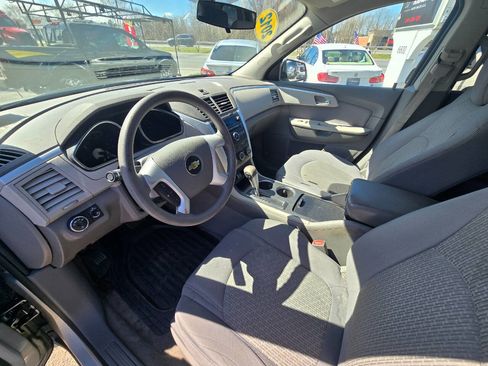 Used 2012 Chevrolet Traverse LS FWD image 17