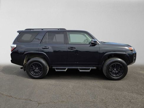 Certified 2022 Toyota 4Runner TRD Off-Road Premium AWD/4WD image 2