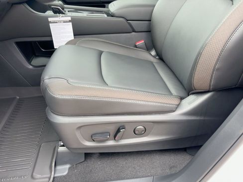 New 2025 Nissan Pathfinder SL w/ Black Appearance Package image 14