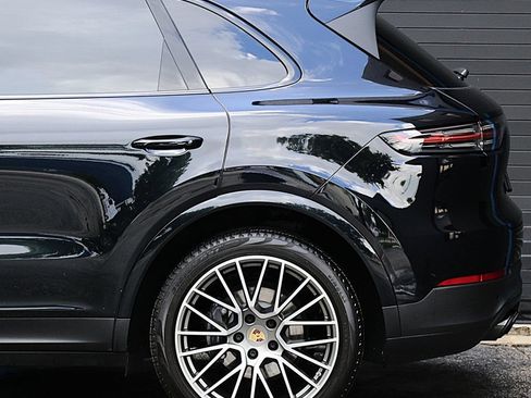 Used 2022 Porsche Cayenne Platinum Edition AWD/4WD image 17