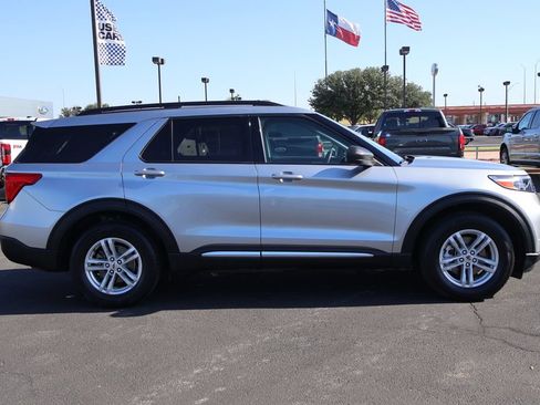 Certified 2024 Ford Explorer XLT RWD image 11