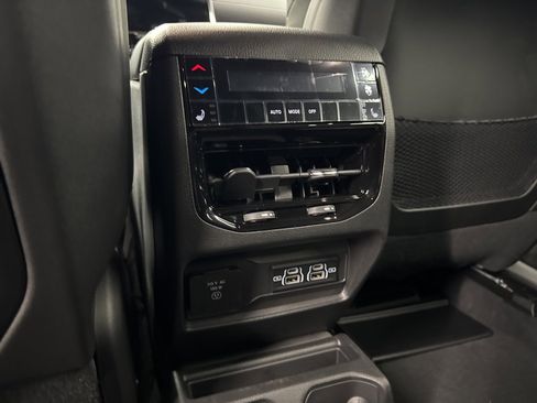 Used 2025 Jeep Grand Cherokee L Limited w/ Black Appearance Package image 14