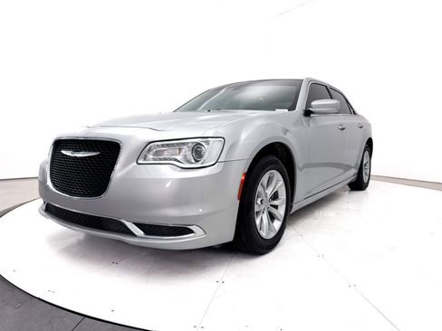 Used 2023 Chrysler 300 Touring RWD image 11