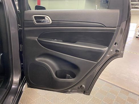Used 2020 Jeep Grand Cherokee Altitude AWD/4WD image 13
