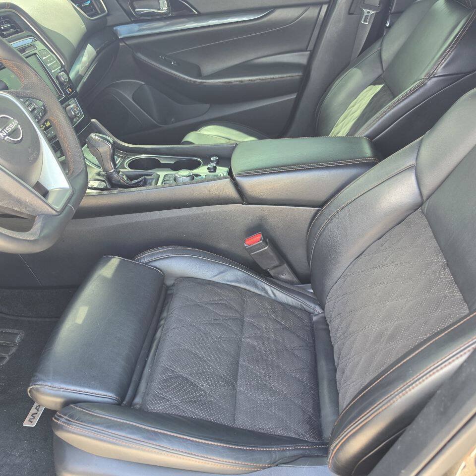 Used 2023 Nissan Maxima SR w/ Sport Mat Group FWD image 12