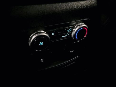 Used 2022 Ford Explorer XLT image 34