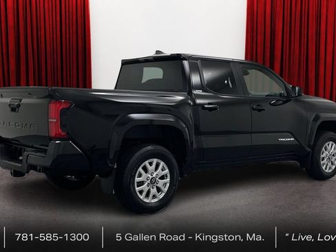 Certified 2024 Toyota Tacoma SR5 AWD/4WD image 5