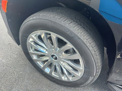 Used 2021 Cadillac Escalade Premium Luxury image 6