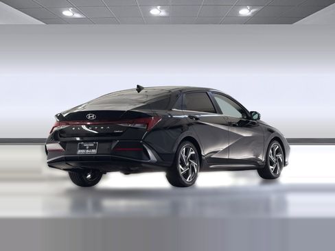 Used 2024 Hyundai Elantra Limited FWD image 8