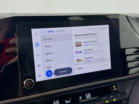 Used 2025 Toyota Camry SE image 29