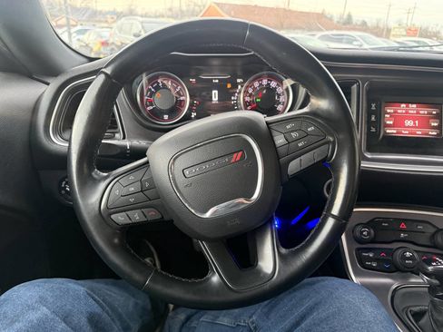 Used 2016 Dodge Challenger SXT image 19