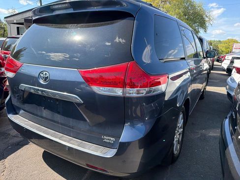 Used 2013 Toyota Sienna Limited w/ Premium Pkg AWD/4WD image 6