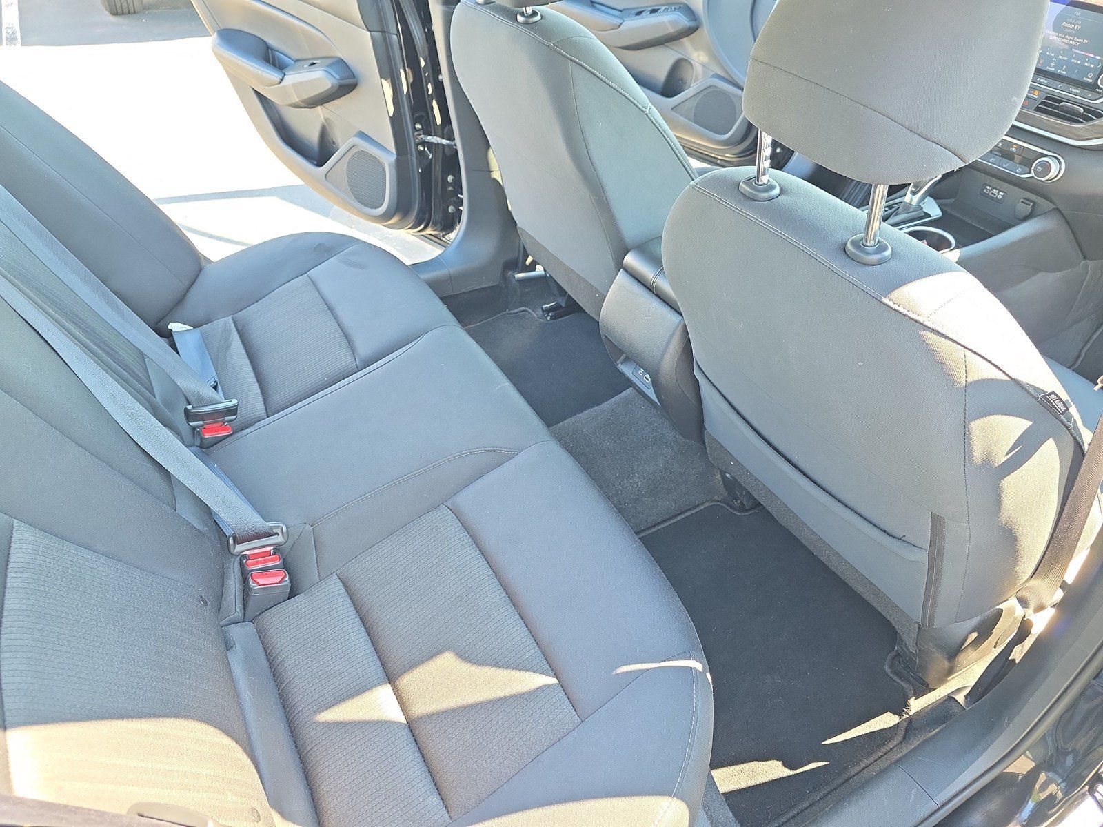 Used 2024 Nissan Altima 2.5 SV FWD image 17