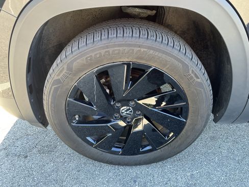 Certified 2024 Volkswagen Atlas SE w/ Black Wheel Package AWD/4WD image 24