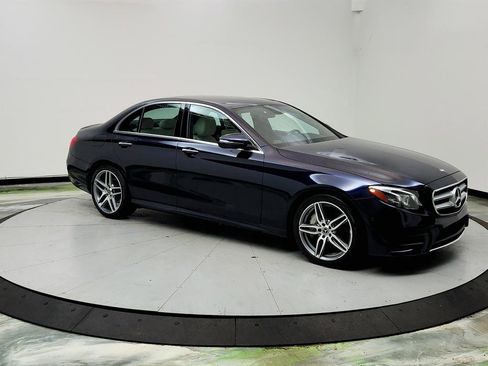Used 2018 Mercedes-Benz E 300 4MATIC w/ Premium 2 Package image 3