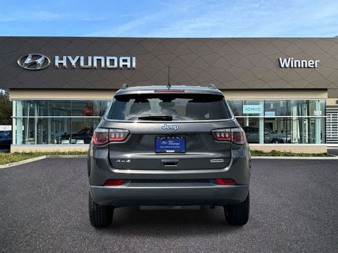 Used 2018 Jeep Compass Latitude AWD/4WD image 3