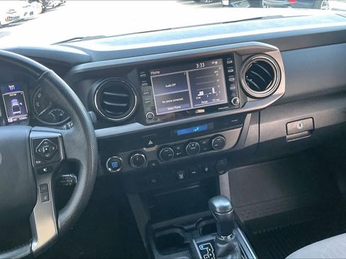 Used 2022 Toyota Tacoma TRD Off-Road image 9
