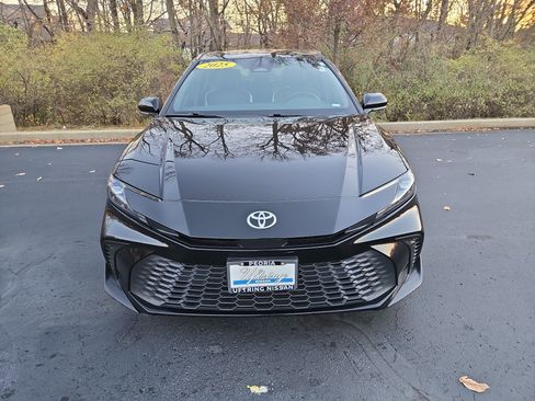 Used 2025 Toyota Camry LE image 7