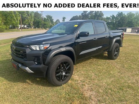 Used 2024 Chevrolet Colorado Trail Boss w/ Technology Package image 2