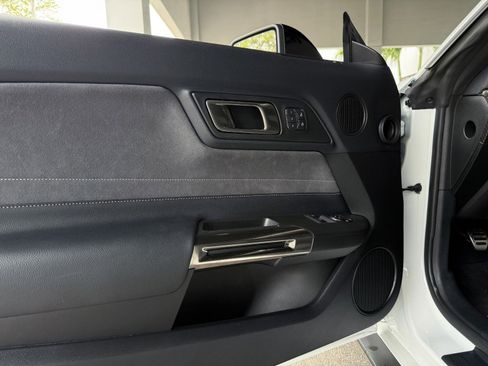 Used 2019 Ford Mustang Shelby GT350 w/ Technology Package image 24