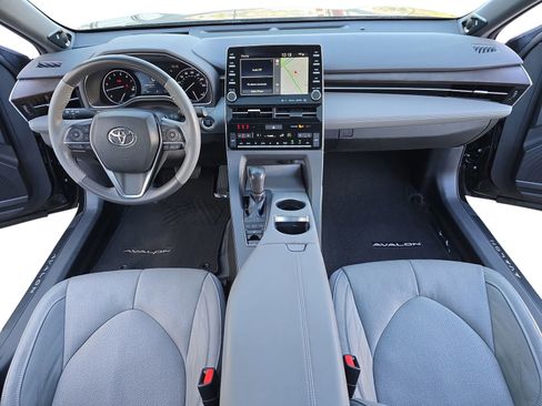 Used 2021 Toyota Avalon Limited image 13
