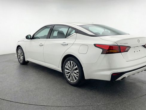 Used 2025 Nissan Altima 2.5 SV image 6