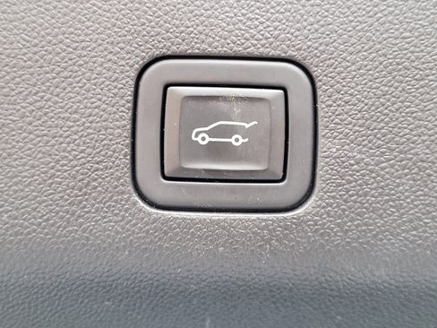 Used 2024 Chevrolet Suburban LT RWD image 31