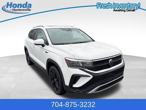 Used 2023 Volkswagen Taos SE w/ Panoramic Sunroof Package image 1