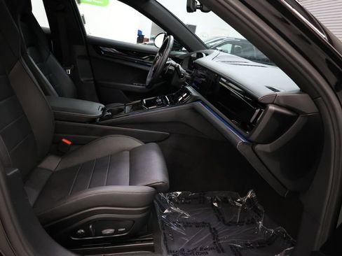 Used 2025 Porsche Panamera image 70