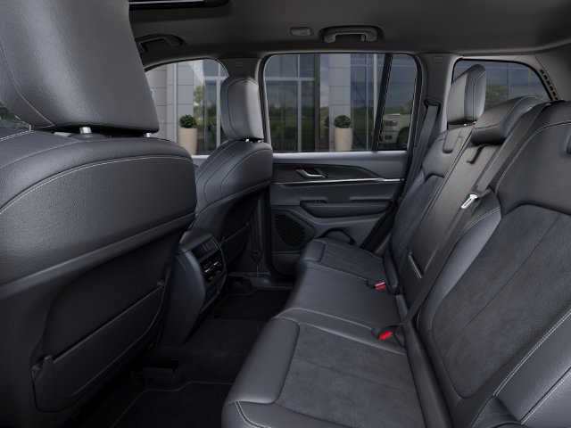 Used 2026 Jeep Grand Cherokee Altitude AWD/4WD image 23