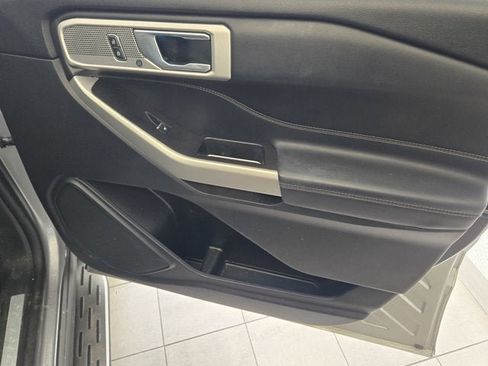 Used 2021 Ford Explorer Limited w/ Equipment Group 301A image 3