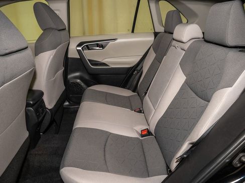 Used 2021 Toyota RAV4 XLE w/ Convenience Package image 9